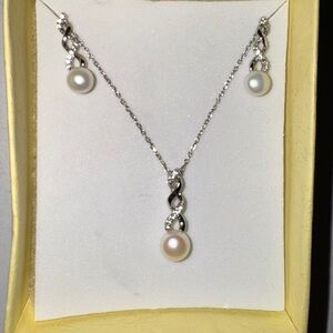 Elegant Silver Pearl Jewelry Set